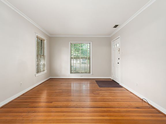 3rd image of 6208 Kenwood Ave