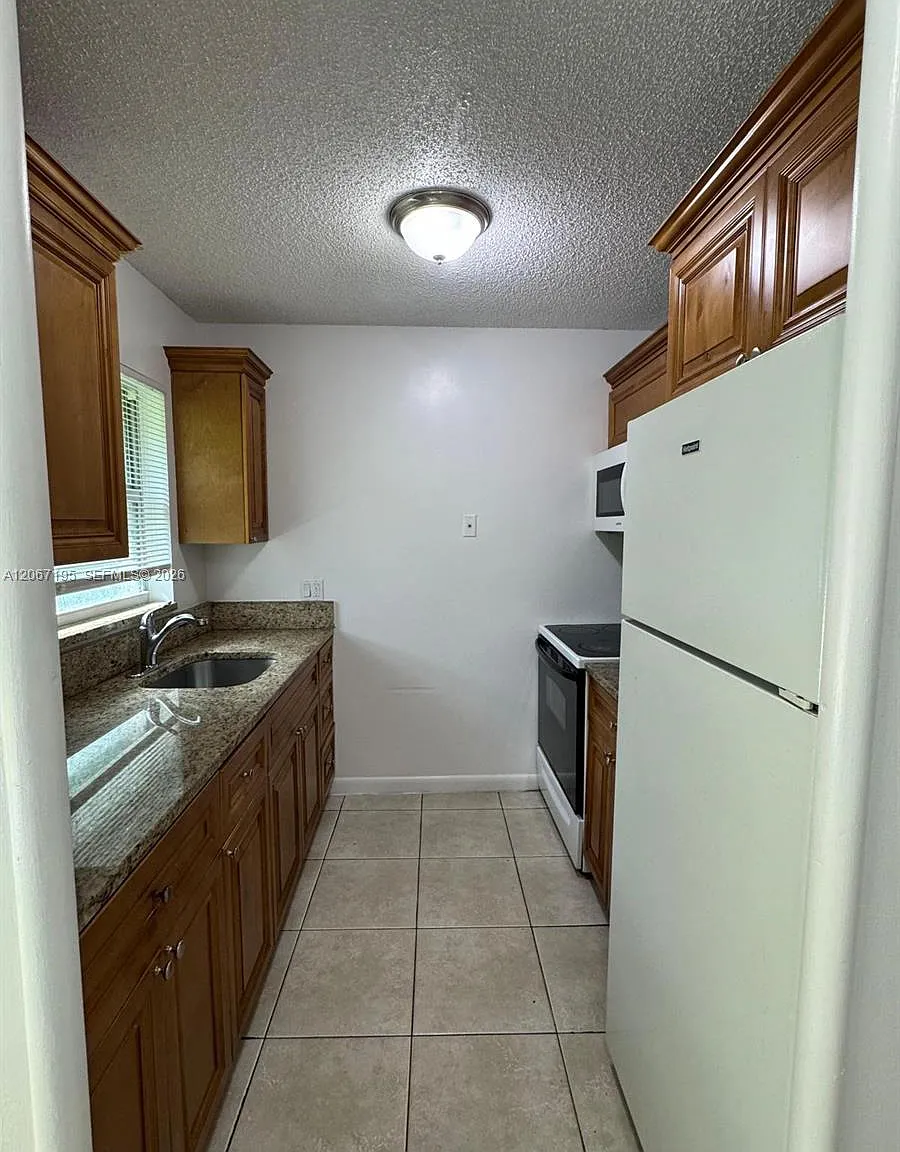 Hovianna Viii Condo — Photo 2