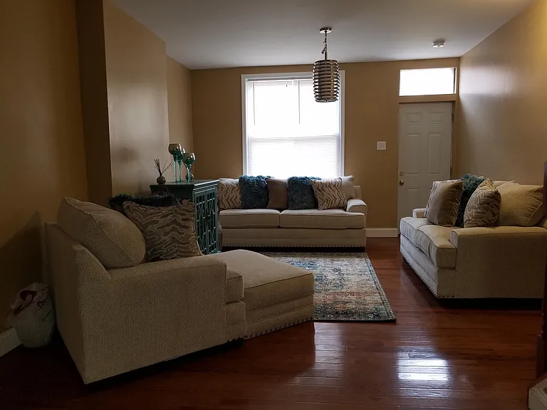 Large Living Room- just bring your favorite furniture!