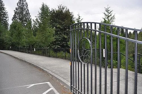 Gate