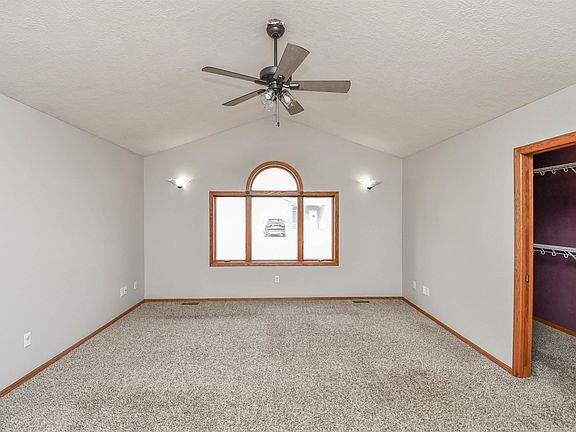 5th image of 335 Vernon Dr