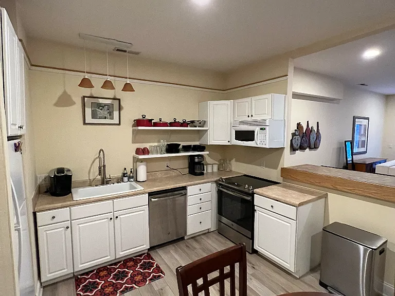 658 Lakeshore Dr — Photo 5