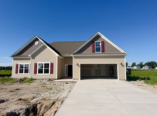 508 E Black Water Ln, Maysville, NC 28555