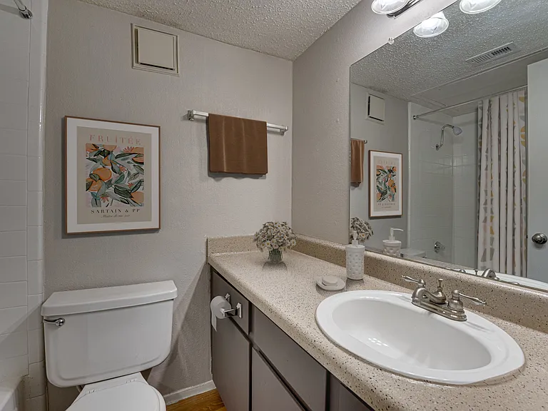 Indian Creek Apartments — Photo 62
