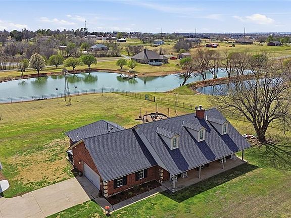 4th image of 2100 SE 38th St