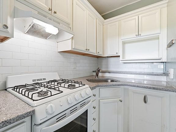 4th image of 62 Forest Hill Rd #2E