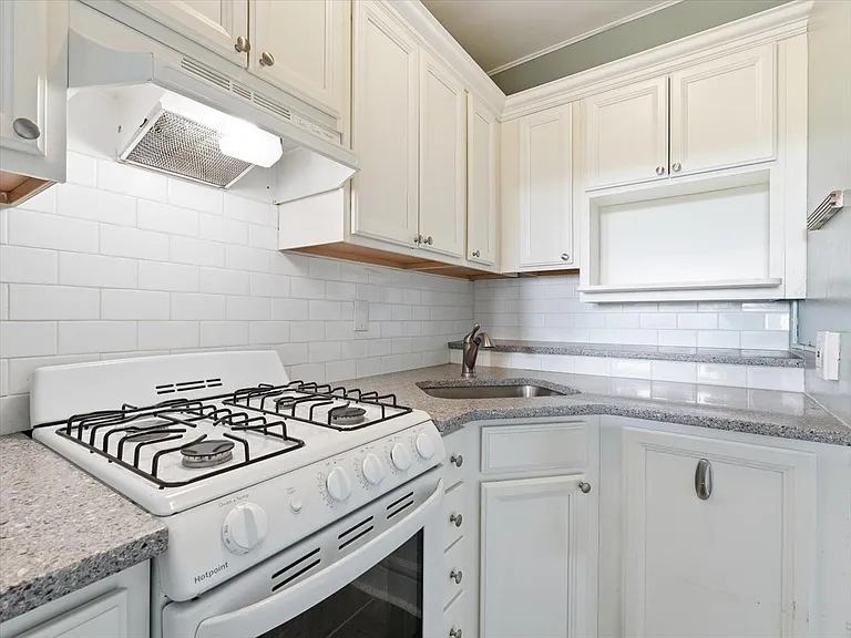 62 Forest Hill Rd #2E — Photo 4