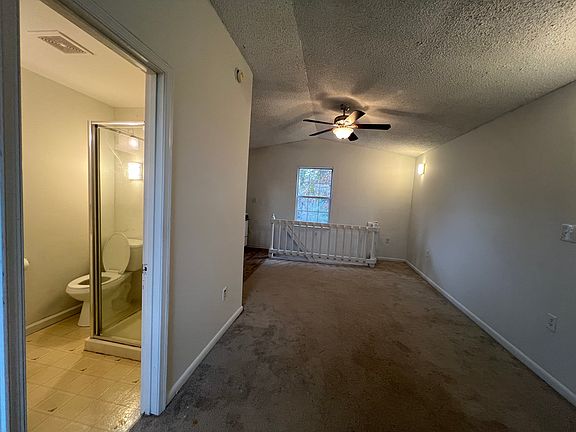4th image of 9404 Willow Ct #B