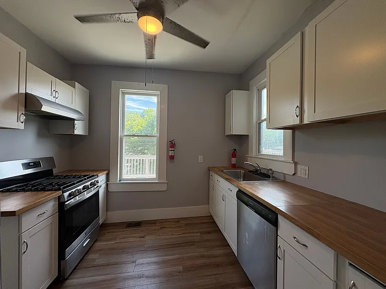 535 Marie Ave — Photo 4
