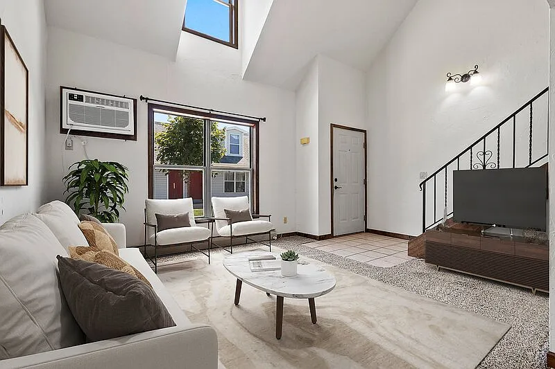1 bed, 1.0 bath, 697 sqft, $999 — Photo 1