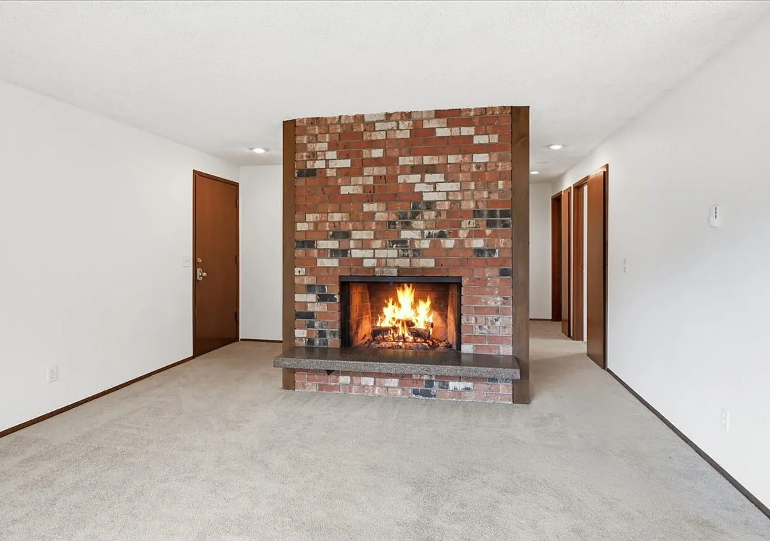 19433 28th Avenue NE — Photo 2