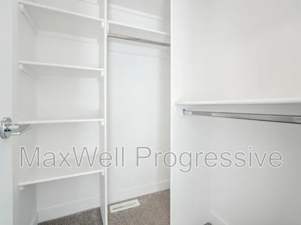 77th St NW #7803, Edmonton, AB T6C 2M1