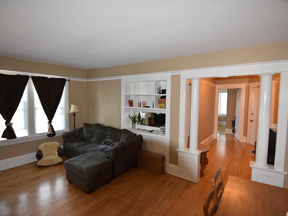 1st image of 439 Fairview Ave N #3