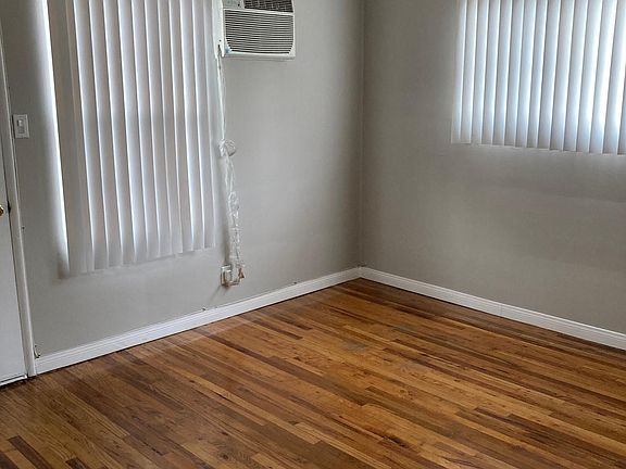 4th image of 14320 Magnolia Blvd APT 6