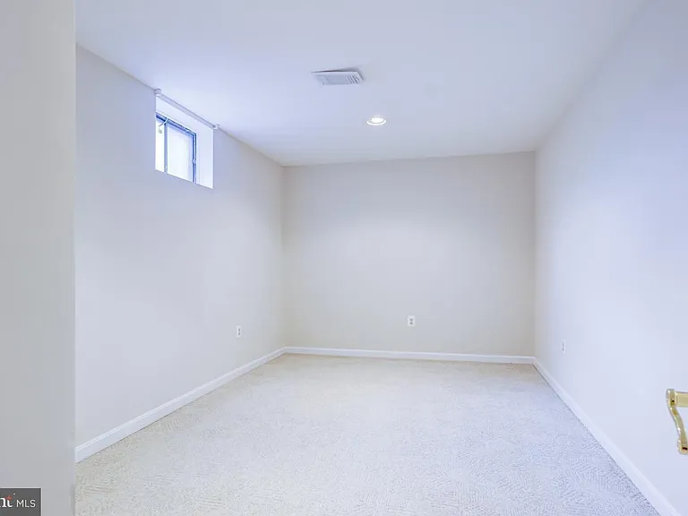9548 Fox Hollow Dr — Photo 38