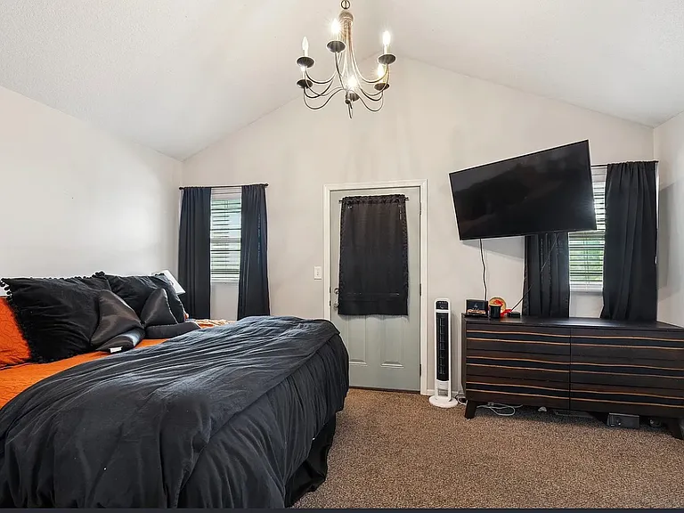 2839 SW Chestnut Dr — Photo 3