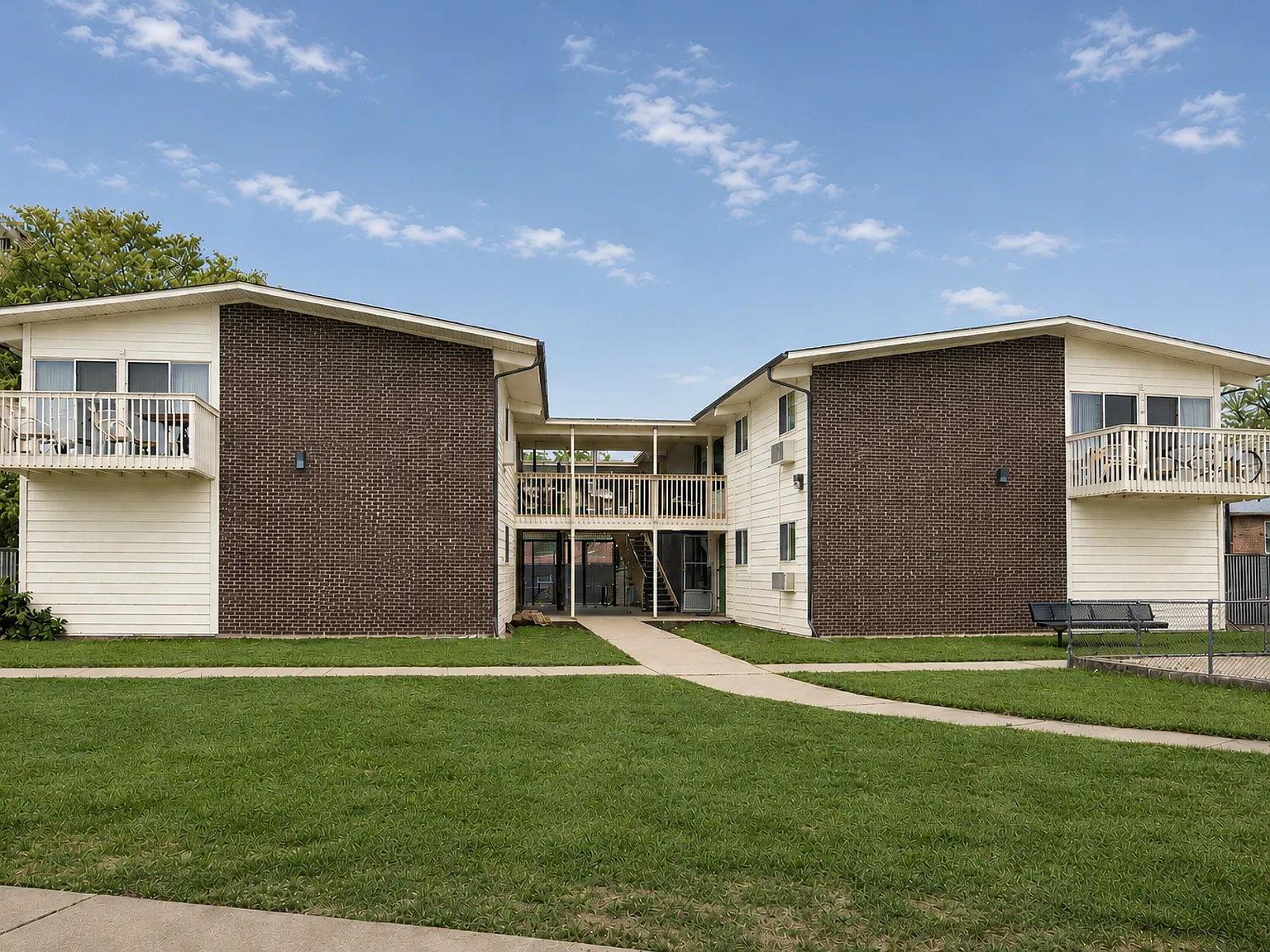 Maple Tree Apartments — Photo 2