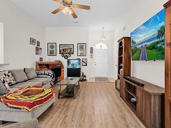 3rd image of 347 Harbour Reef Dr.