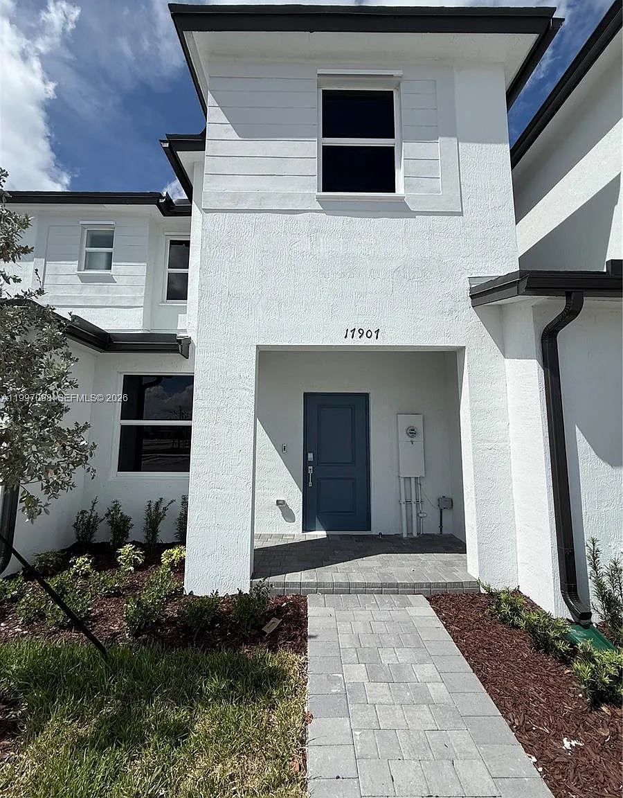 3 bed, 2.5 bath, $2,500 — Photo 1
