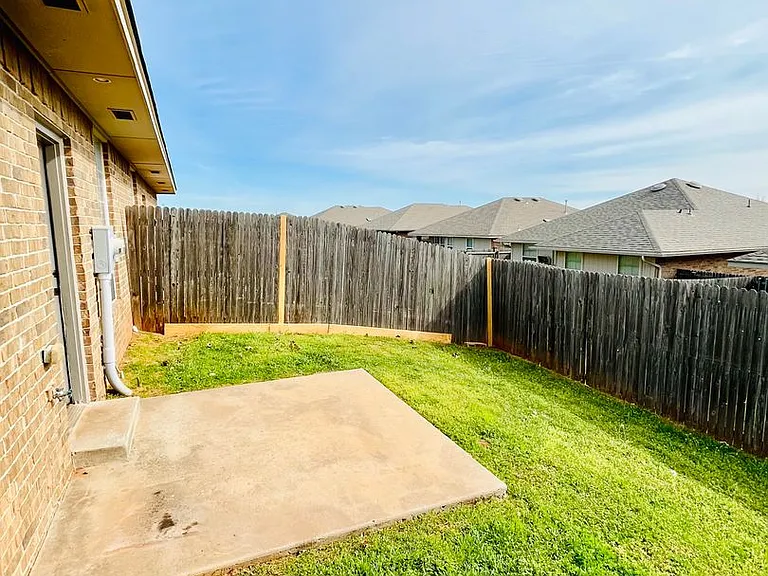 600 Rosemoor Ct — Photo 9