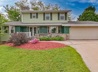 621 Court Dr, Hartford, WI 53027