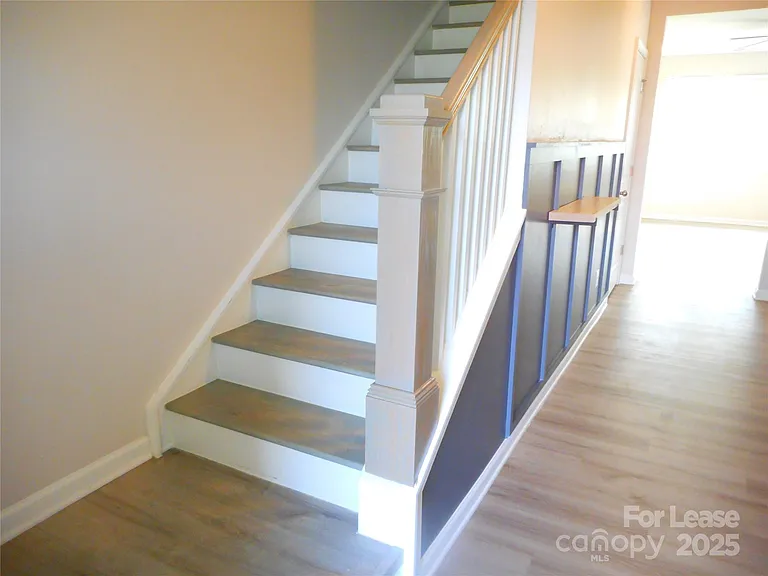 3058 Eastcott Ave — Photo 12