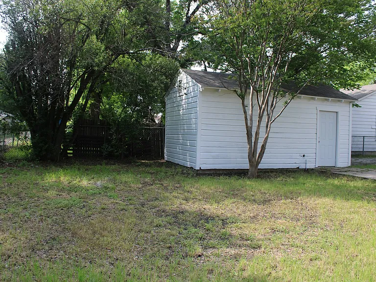1237 Centerville Rd — Photo 16