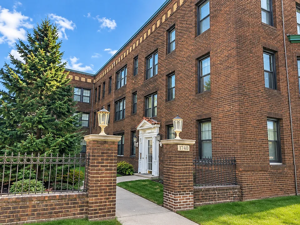 171 W Summit Ave #2