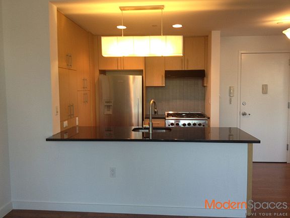 3rd image of 5-49 Borden Ave #11F