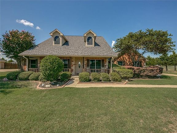 2nd image of 105 Hidden Creek Ln
