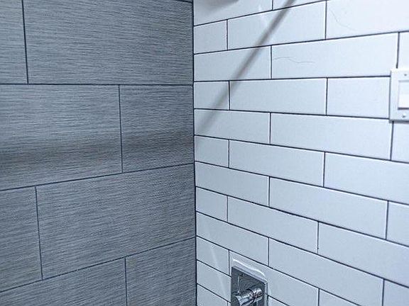 5th image of 632 E 221st St