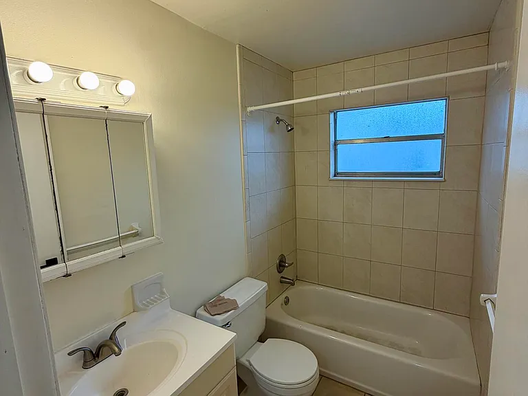 2915 SW 17th St #A-B — Photo 5
