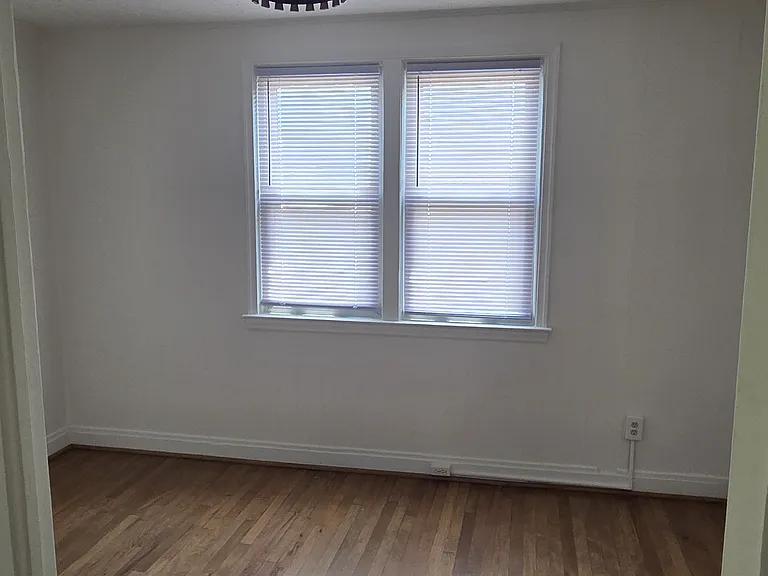 335 N Grantley St — Photo 16