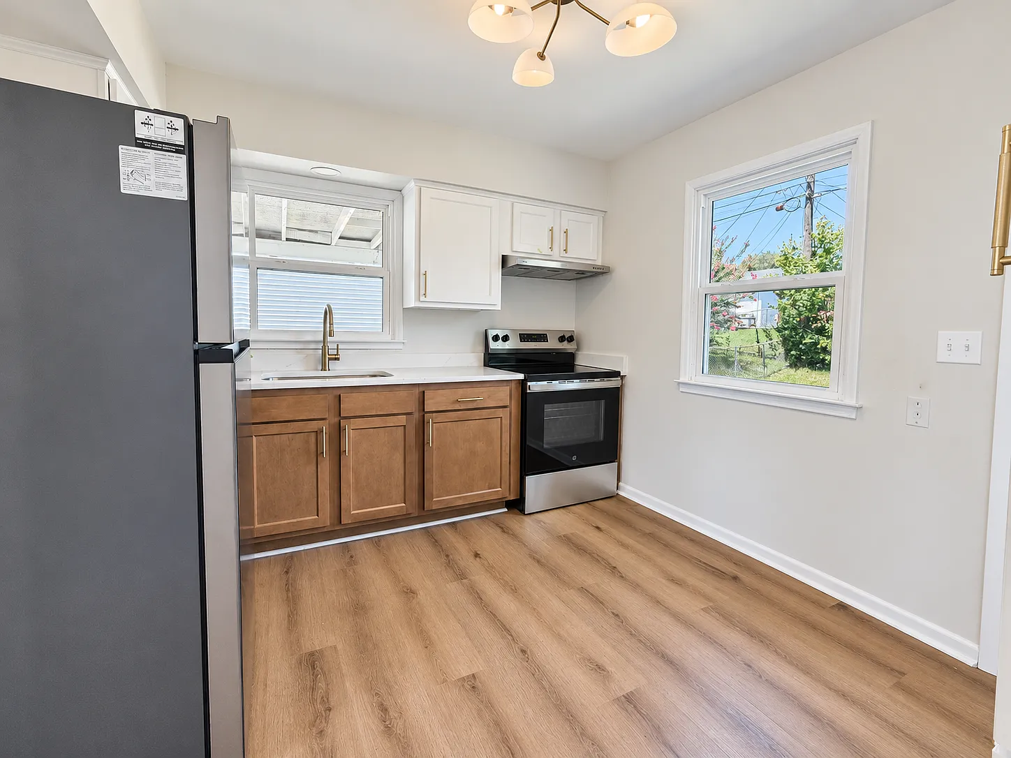 3 bed, 947 sqft, $1,745 — Photo 4