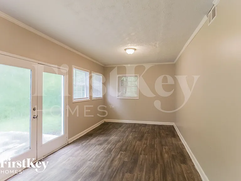 732 Harness Ct — Photo 9