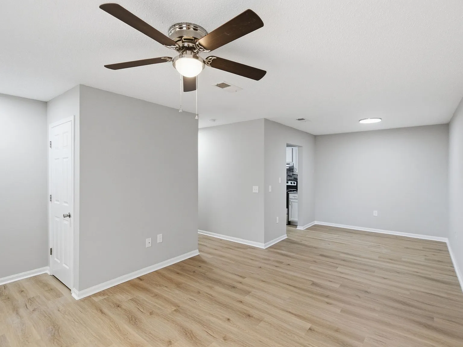 Englewood Apartments — Photo 3