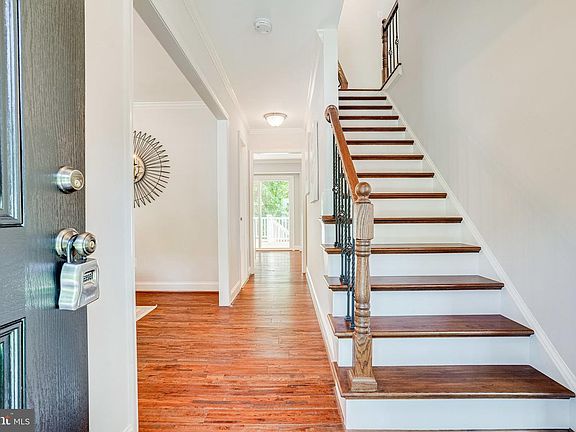 4th image of 9012 Windflower Ln