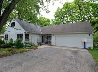 1443 Grandview Ave, Oconomowoc, WI 53066