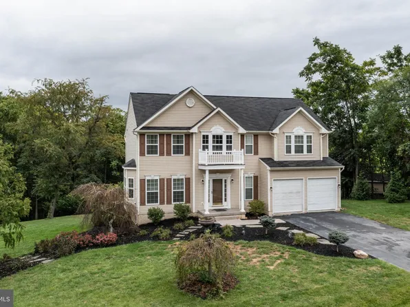 180 Drewery Ln, Falling Waters, WV 25419