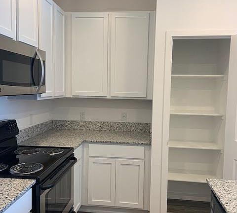 2nd image of 1125 Avenue Of The Oaks Unit 331