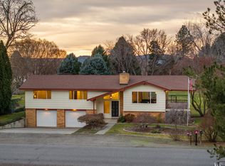 10220 Maple Dr, Pasco, WA 99301