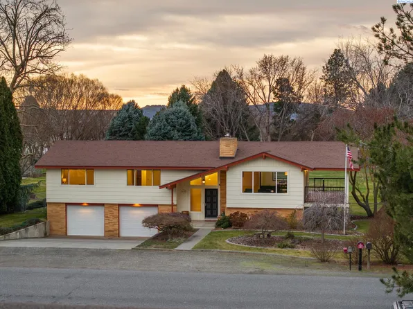 10220 Maple Dr, Pasco, WA 99301