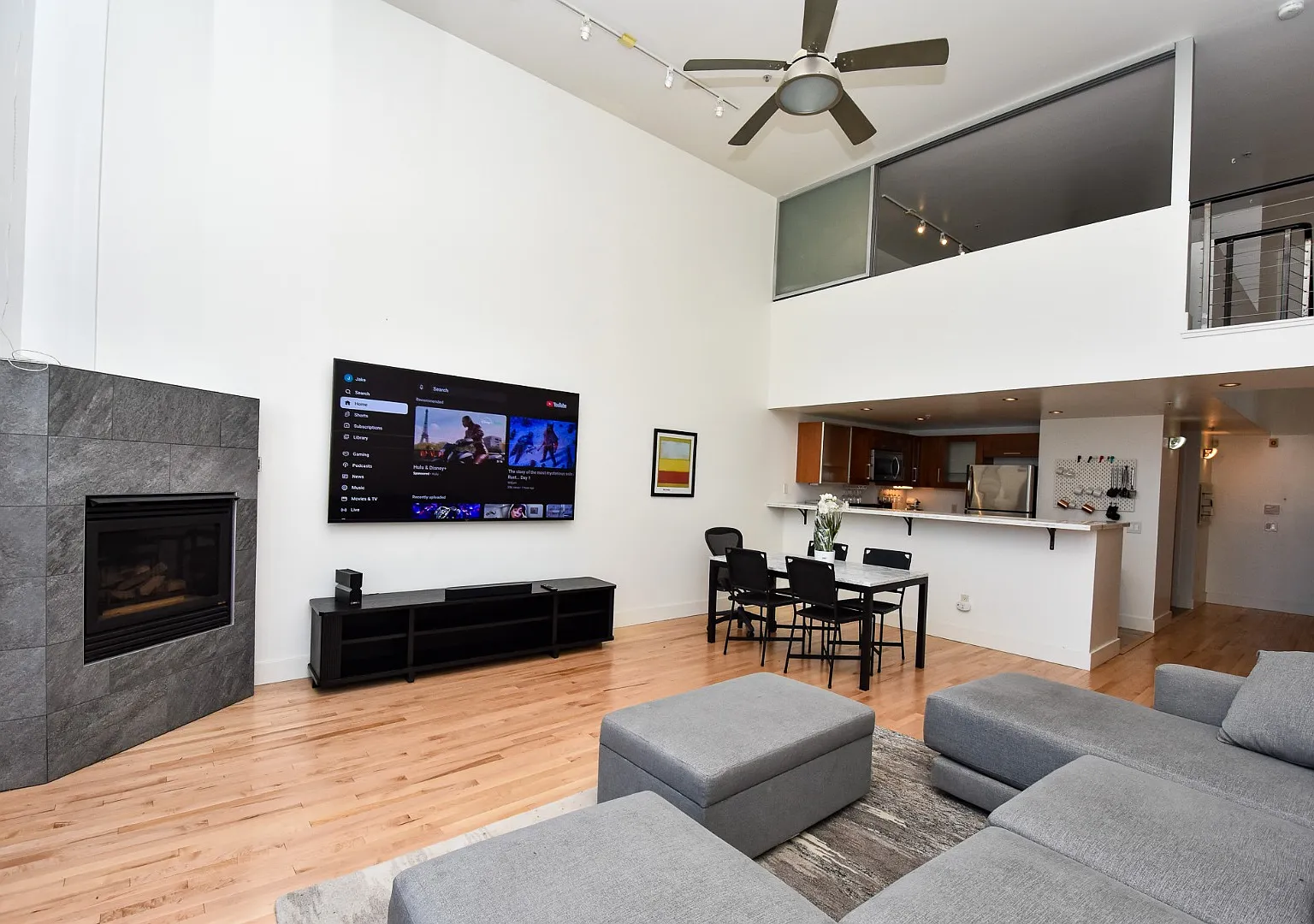 1 bed, 2.0 bath, 877 sqft, $4,695 — Photo 3