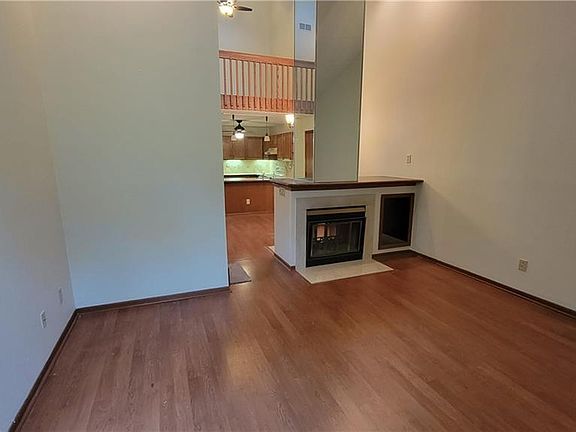 5th image of 461 Jamestown Cir