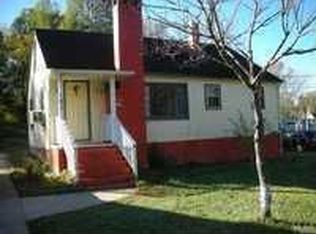210 E 9th St, Siler City, NC 27344