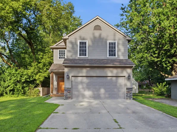 4644 2nd St, Clarkston, MI 48346