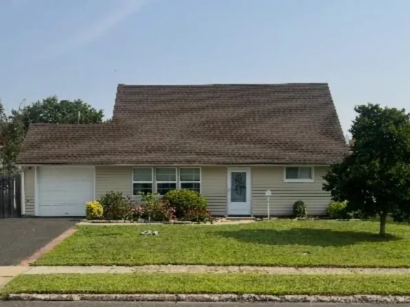 54 Mayflower Rd, Levittown, PA 19056