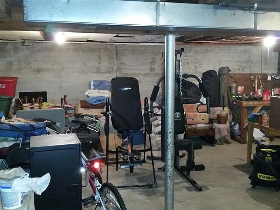 3rd image of 700 Pine St
