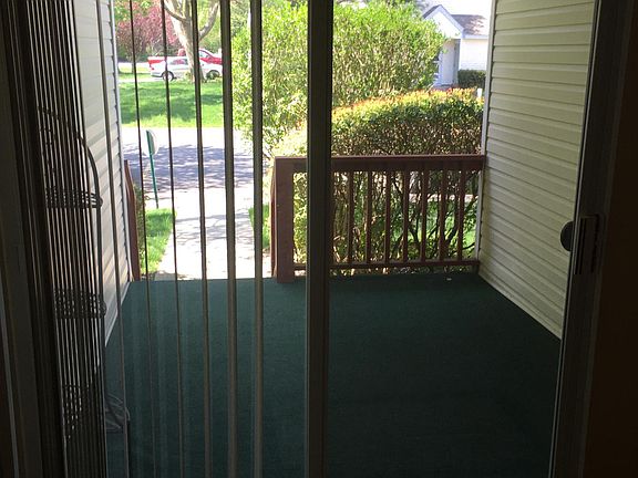 5th image of 132 Commodore Cir