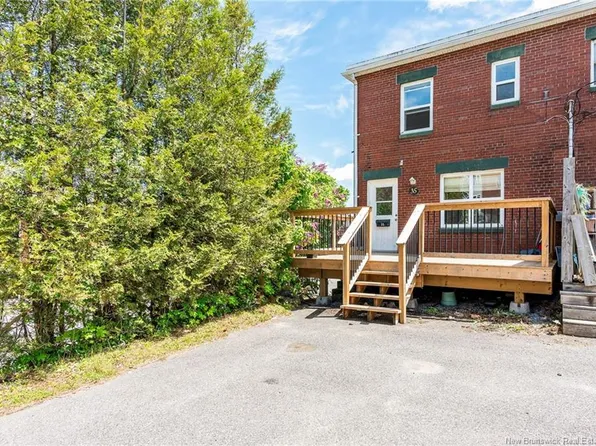 35 McKenna Cres, Saint John, NB E2K 4C8